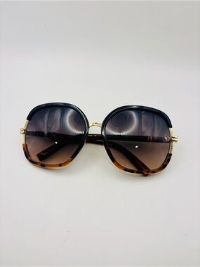 Jessica Simpson Oversized Square Sunglasses – Tortoise & Black, Gradient Lenses